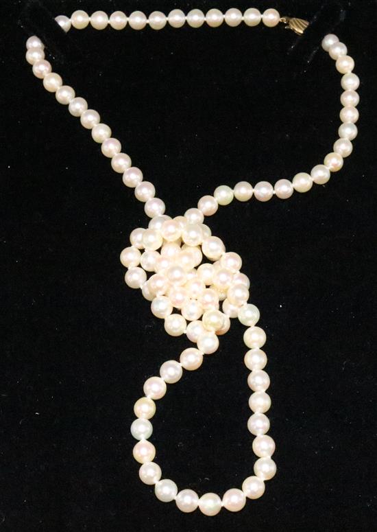 String cultured pearls with 9ct gold clasp, 26 inches